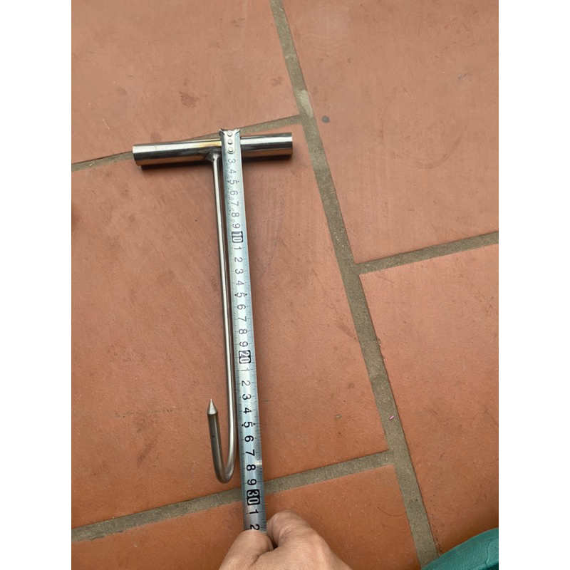 Cây móc lấy vịt quay lu chữ T cán bằng inox