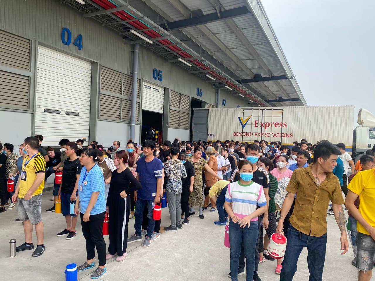 Cho Thuê Lao Động, bốc xếp hàng hóa TPHCM giá rẻ